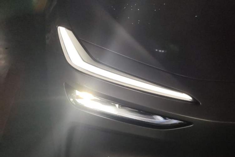 Used ONVO L60 2024 60 kWh Rear-Drive Version Right Front Headlight