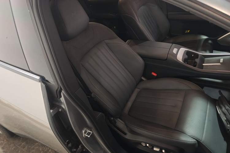 Used ONVO L60 2024 60 kWh Rear-Drive Version Right Front Seat