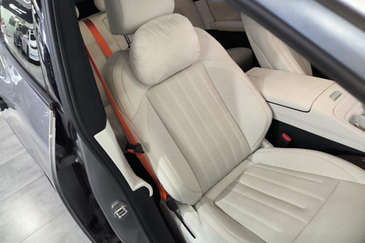 Used ONVO L60 2024 60 kWh Rear-Drive Version Right Front Seat