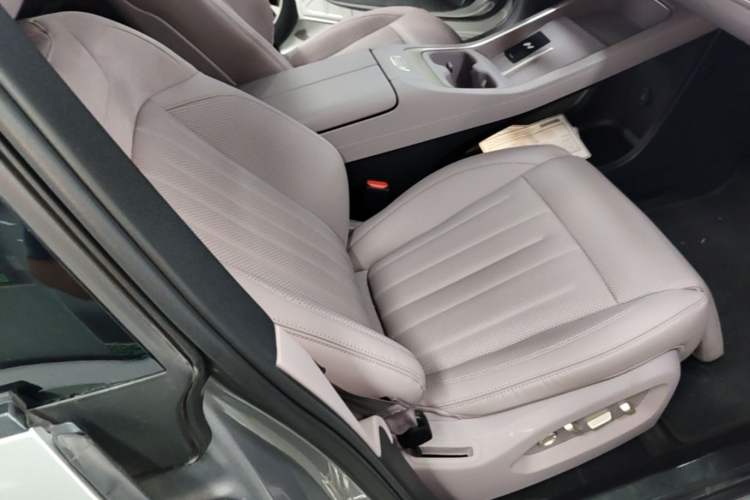 Used ONVO L60 2024 60 kWh Rear-Drive Version Right Front Seat