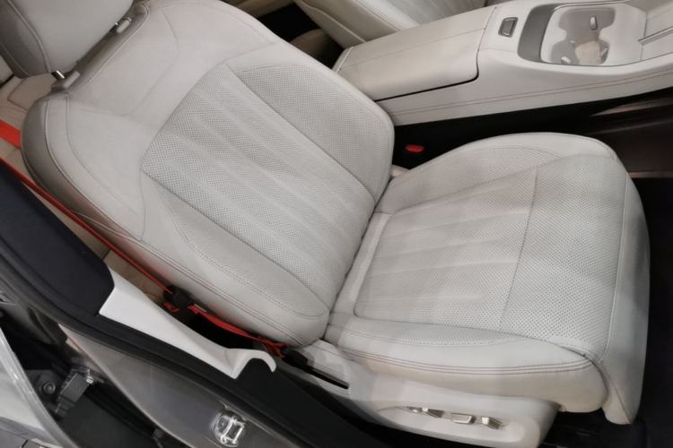 Used ONVO L60 2024 60 kWh All-Wheel Drive Right Front Seat