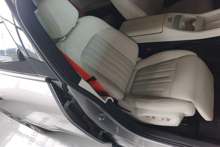 Used ONVO L60 2024 60 kWh Rear-Drive Version Right Front Seat