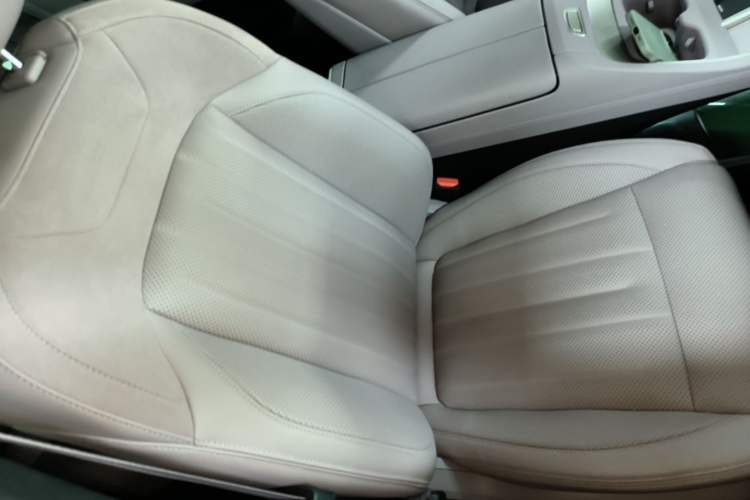 Used ONVO L60 2024 60 kWh Rear-Drive Version Right Front Seat