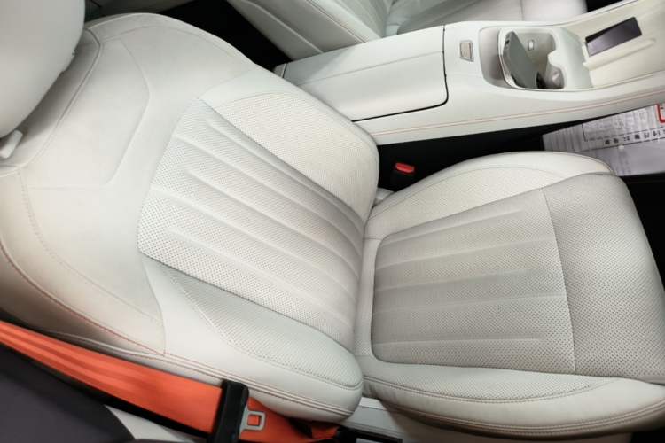Used ONVO L60 2024 60 kWh Rear-Drive Version Right Front Seat