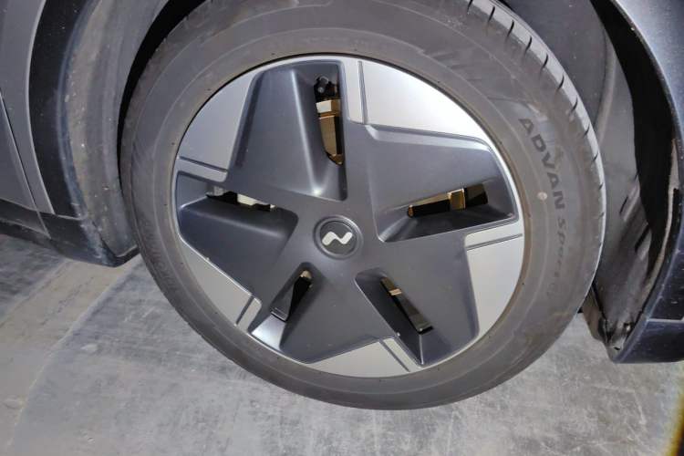 Used ONVO L60 2024 60 kWh Rear-Drive Version Right Front Wheel Hub