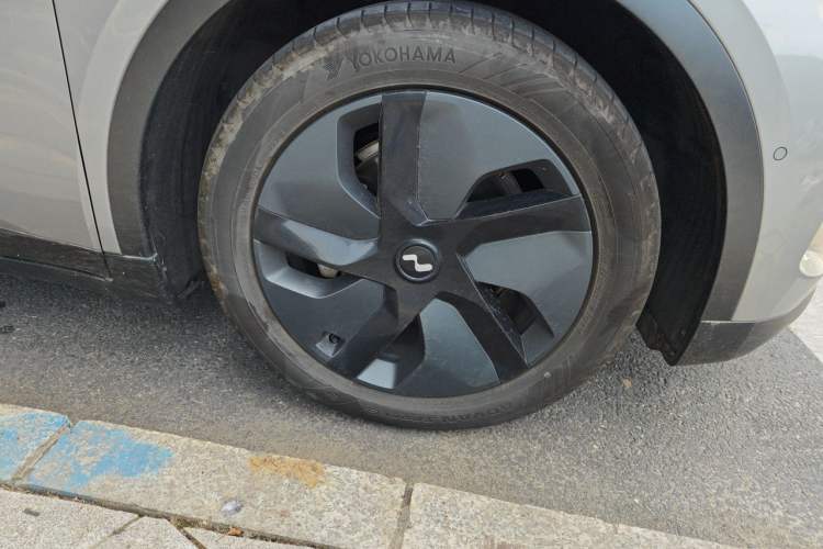 Used ONVO L60 2024 60 kWh Rear-Drive Version Right Front Wheel Hub