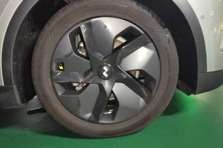 Used ONVO L60 2024 60 kWh Rear-Drive Version Right Front Wheel Hub