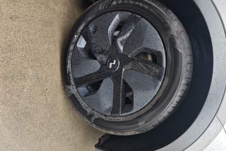 Used ONVO L60 2024 60 kWh Rear-Drive Version Right Front Wheel Hub