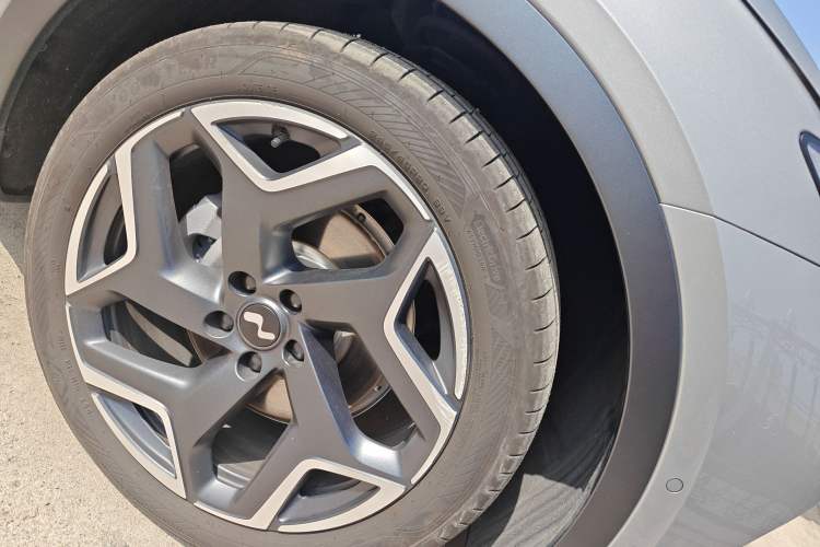 Used ONVO L60 2024 60 kWh All-Wheel Drive Right Front Wheel Hub