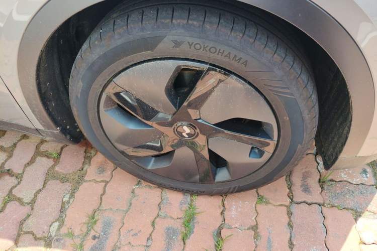 Used ONVO L60 2024 60 kWh Rear-Drive Version Right Front Wheel Hub