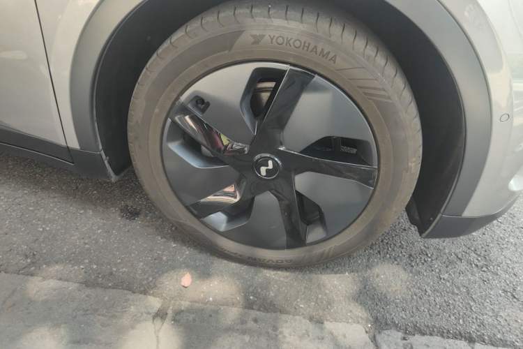 Used ONVO L60 2024 60 kWh Rear-Drive Version Right Front Wheel Hub