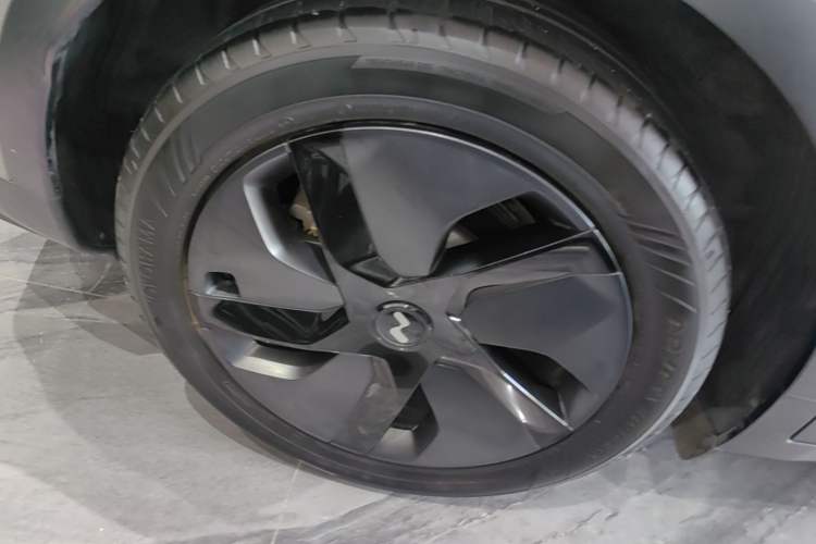 Used ONVO L60 2024 60 kWh All-Wheel Drive Right Rear Wheel Hub