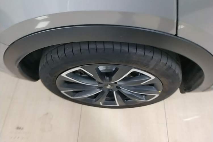 Used ONVO L60 2024 60 kWh Rear-Drive Version Right Rear Wheel Hub