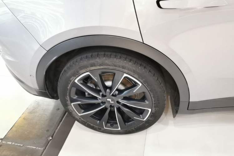 Used ONVO L60 2024 60 kWh All-Wheel Drive Right Rear Wheel Hub