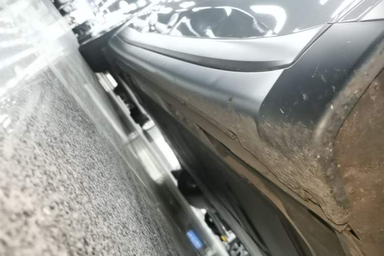 Used ONVO L60 2024 60 kWh Rear-Drive Version Right Side Sill