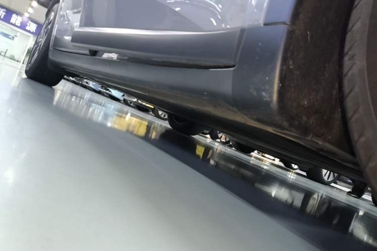 Used ONVO L60 2024 60 kWh Rear-Drive Version Right Side Sill