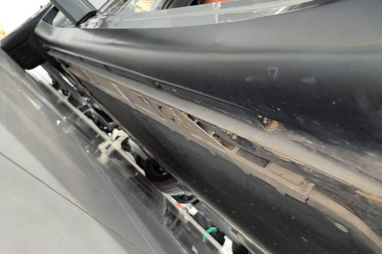 Used ONVO L60 2024 60 kWh Rear-Drive Version Right Side Sill