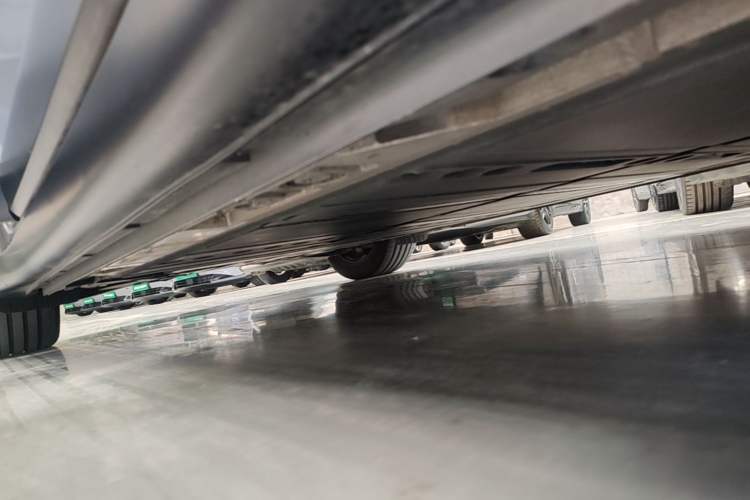 Used ONVO L60 2024 60 kWh Rear-Drive Version Right Side Sill
