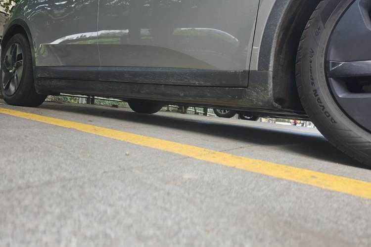 Used ONVO L60 2024 60 kWh Rear-Drive Version Right Side Sill