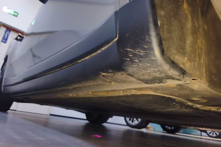 Used ONVO L60 2024 60 kWh Rear-Drive Version Right Side Sill