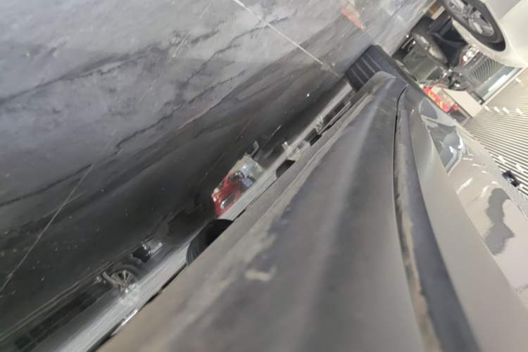Used ONVO L60 2024 60 kWh All-Wheel Drive Right Side Sill