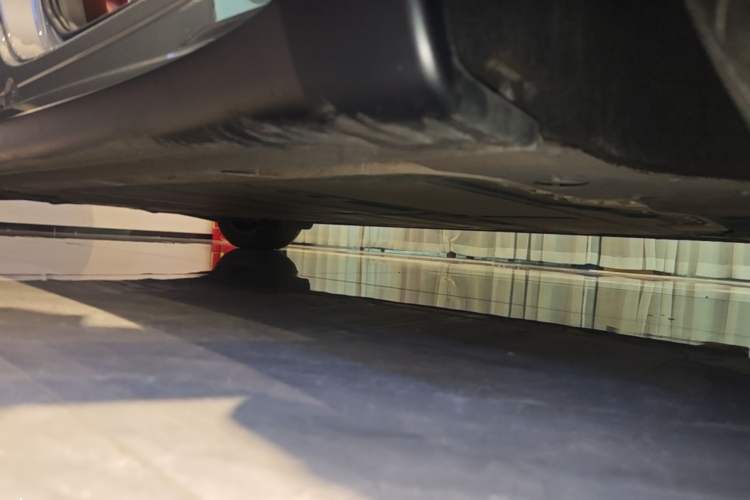 Used ONVO L60 2024 60 kWh Rear-Drive Version Right Side Sill