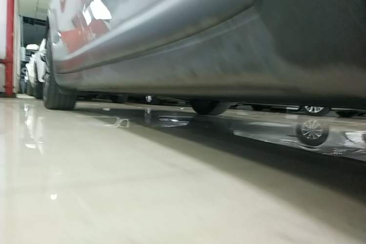 Used ONVO L60 2024 60 kWh Rear-Drive Version Right Side Sill