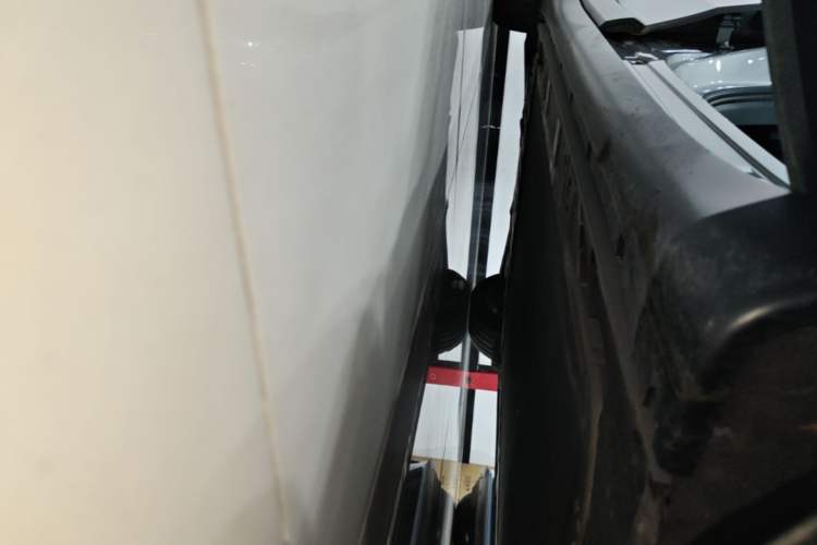 Used ONVO L60 2024 60 kWh Rear-Drive Version Right Side Sill