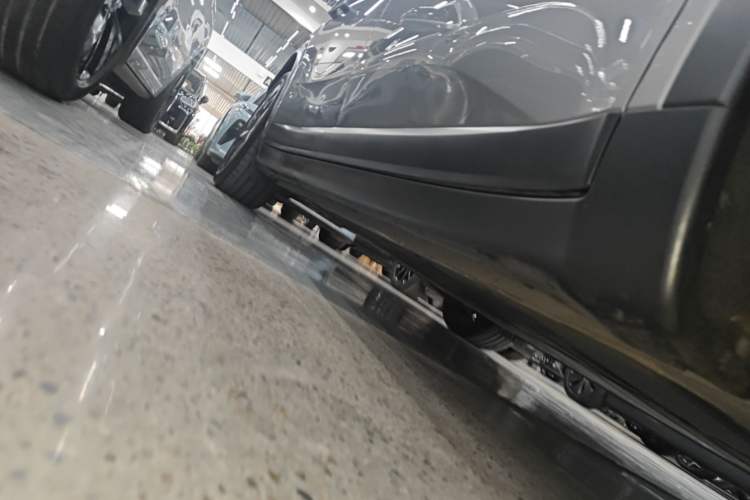 Used ONVO L60 2024 60 kWh Rear-Drive Version Right Side Sill