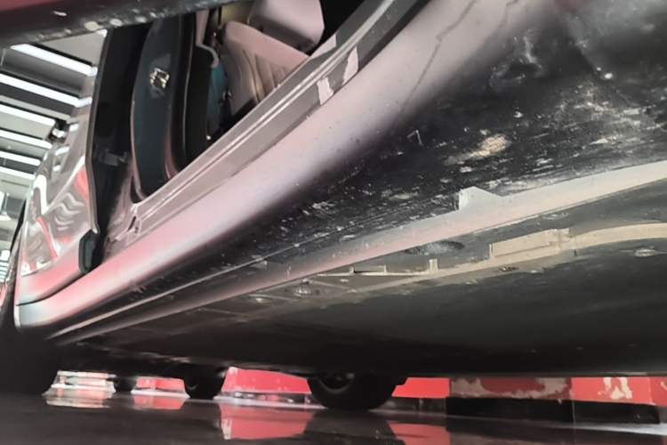 Used ONVO L60 2024 60 kWh Rear-Drive Version Right Side Sill