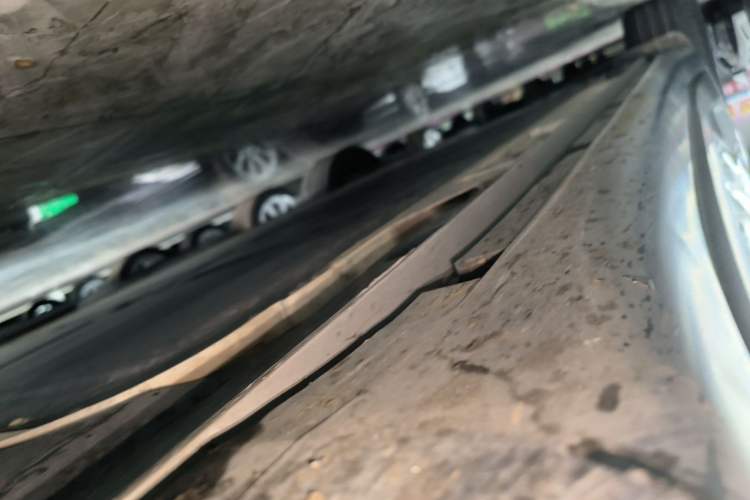 Used ONVO L60 2024 60 kWh All-Wheel Drive Right Side Sill
