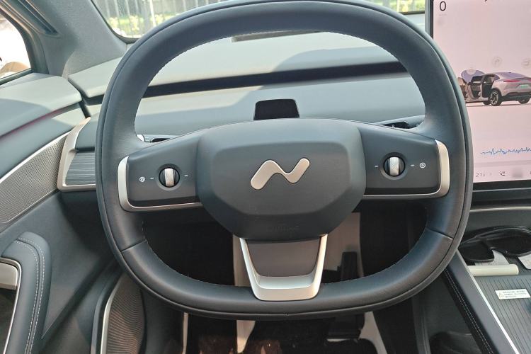Used ONVO L60 2024 60 kWh All-Wheel Drive Steering Wheel