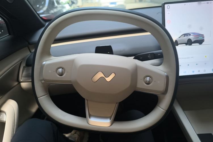 Used ONVO L60 2024 60 kWh All-Wheel Drive Steering Wheel