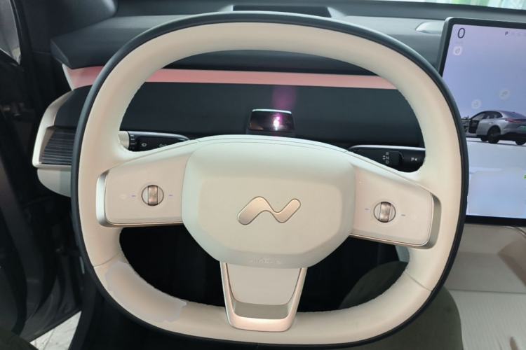 Used ONVO L60 2024 60 kWh All-Wheel Drive Steering Wheel