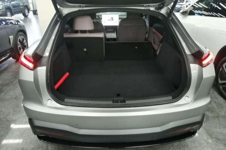 Used ONVO L60 2024 60 kWh Rear-Drive Version Trunk