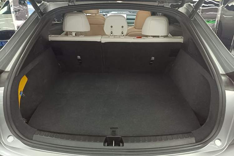 Used ONVO L60 2024 60 kWh Rear-Drive Version Trunk
