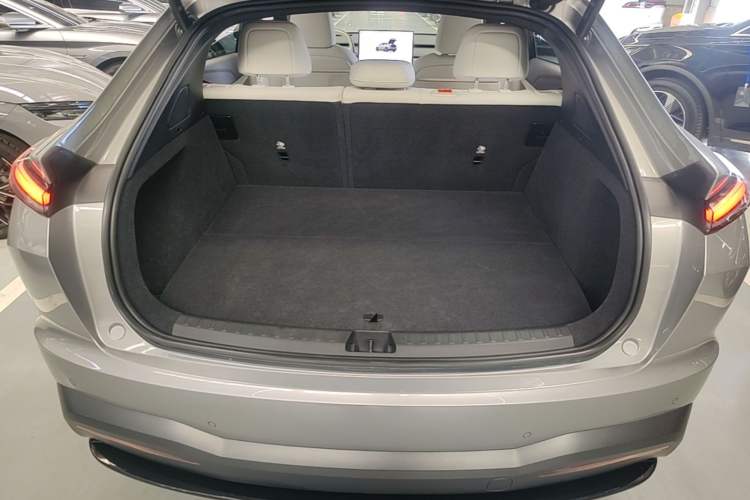 Used ONVO L60 2024 60 kWh Rear-Drive Version Trunk