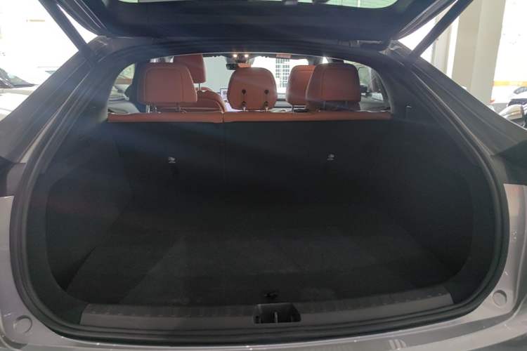 Used ONVO L60 2024 60 kWh All-Wheel Drive Trunk