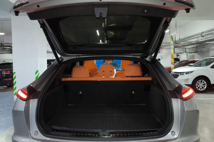 Used ONVO L60 2024 60 kWh All-Wheel Drive Trunk