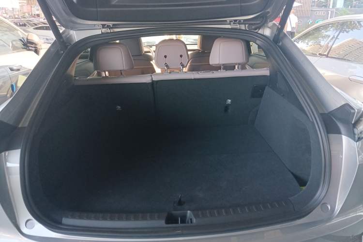 Used ONVO L60 2024 60 kWh Rear-Drive Version Trunk