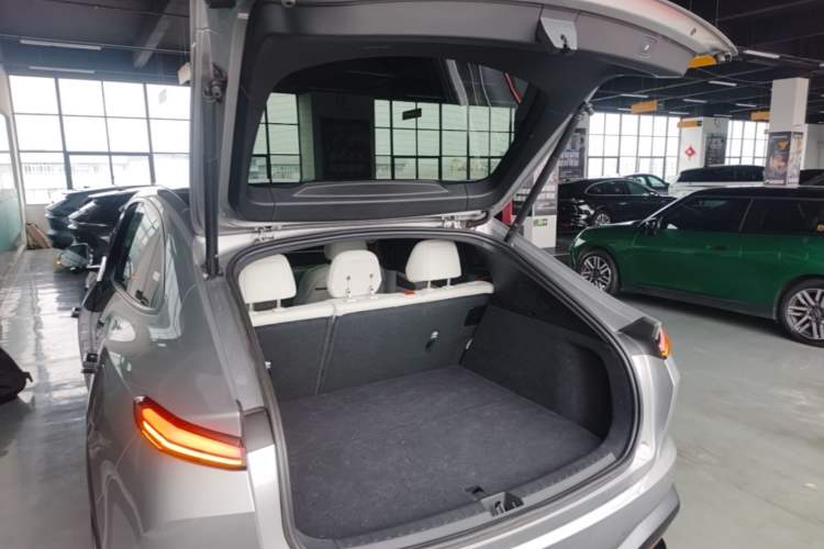 Used ONVO L60 2024 60 kWh Rear-Drive Version Trunk