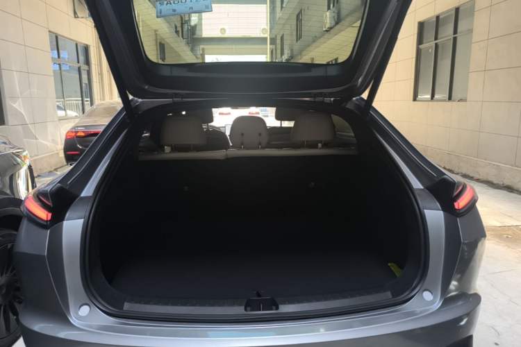 Used ONVO L60 2024 60 kWh All-Wheel Drive Trunk