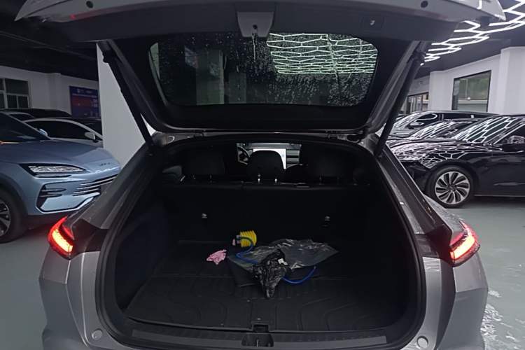 Used ONVO L60 2024 60 kWh Rear-Drive Version Trunk