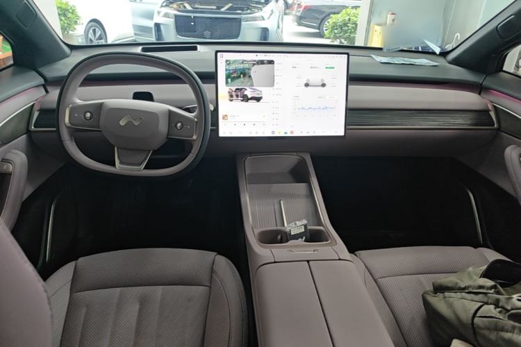 Used ONVO L60 2024 60 kWh Rear-Drive Version Center Console