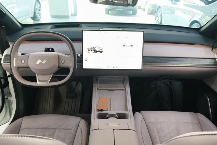 Used ONVO L60 2024 60 kWh Rear-Drive Version Center Console