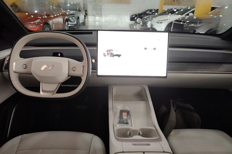 Used ONVO L60 2024 60 kWh Rear-Drive Version Center Console