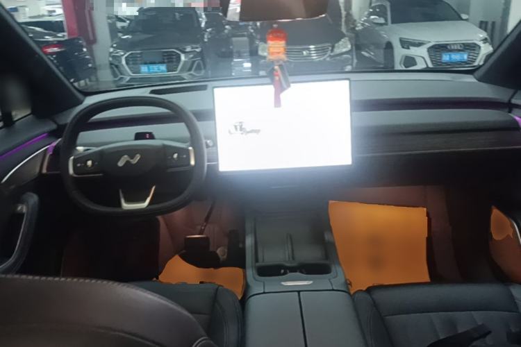 Used ONVO L60 2024 60 kWh Rear-Drive Version Center Console