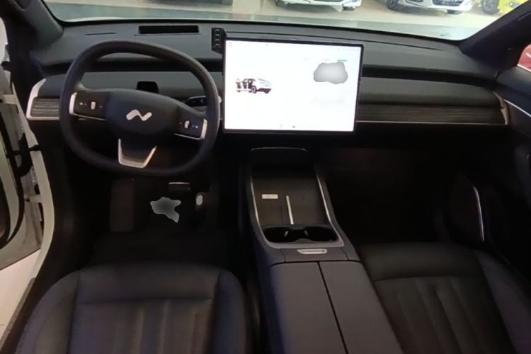Used ONVO L60 2024 60 kWh All-Wheel Drive Center Console