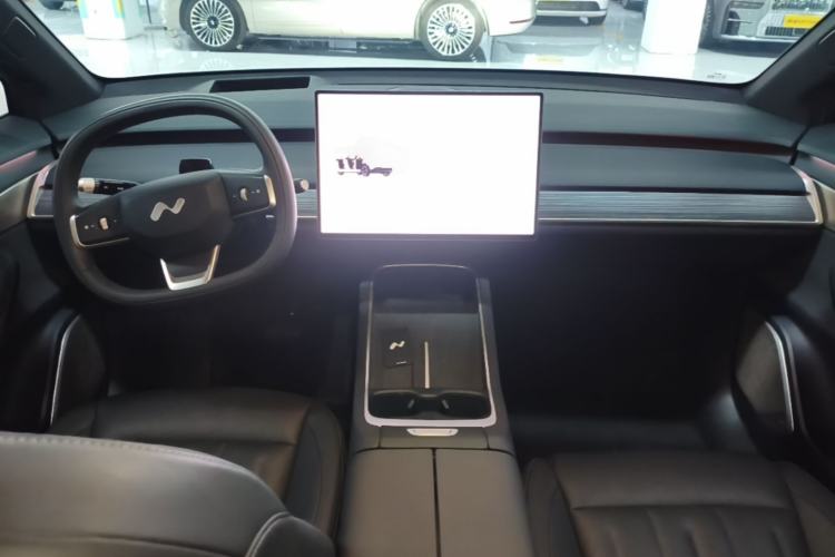 Used ONVO L60 2024 85 kWh Rear-Drive Version Center Console
