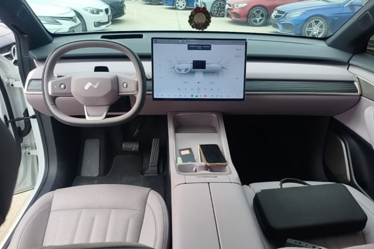 Used ONVO L60 2024 60 kWh Rear-Drive Version Center Console